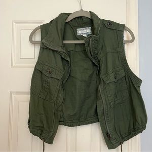 MOVING SALE! Aerie Vest